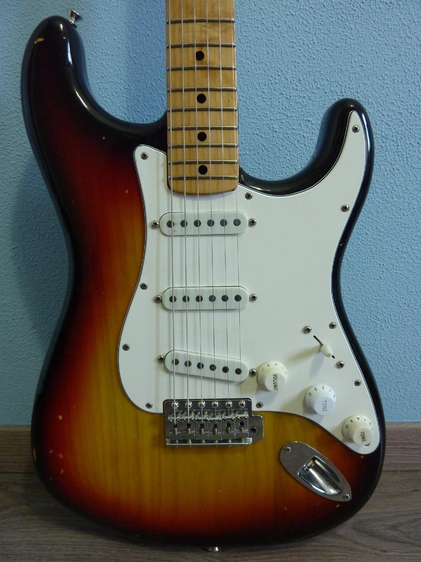1975 Fender Stratocaster - Buy vintage Fender guitar at Hender Amps vintage guitar shop
