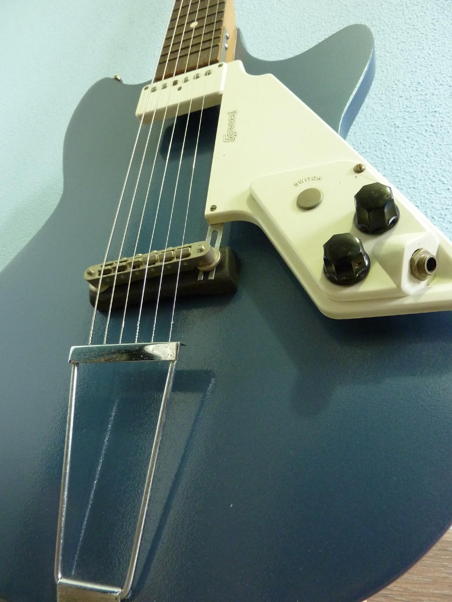 Egmond acoustic guitar holland talesgas