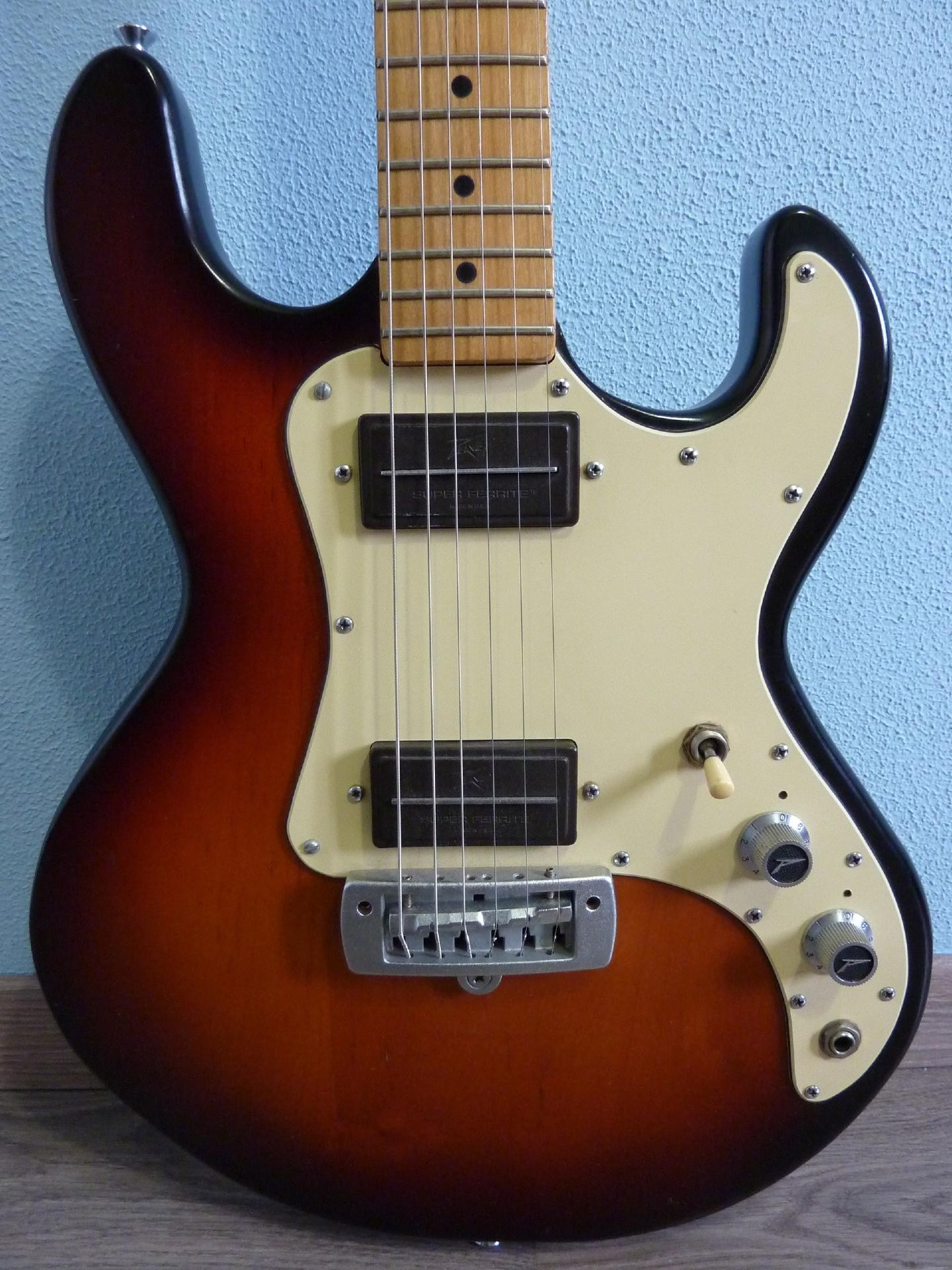 Peavey electric guitar - Buy vintage Peavey guitar at Hender Amps